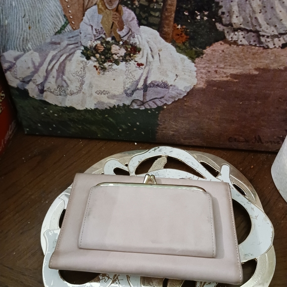 Vintage Princess Gardner Trifold Kiss Lock 👛 👜Lamb Skin Purse Wallet.🎁 👛 👜 - Picture 10 of 16
